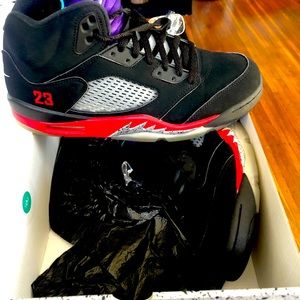 I am selling pair of men black Jordan size 10 1/2